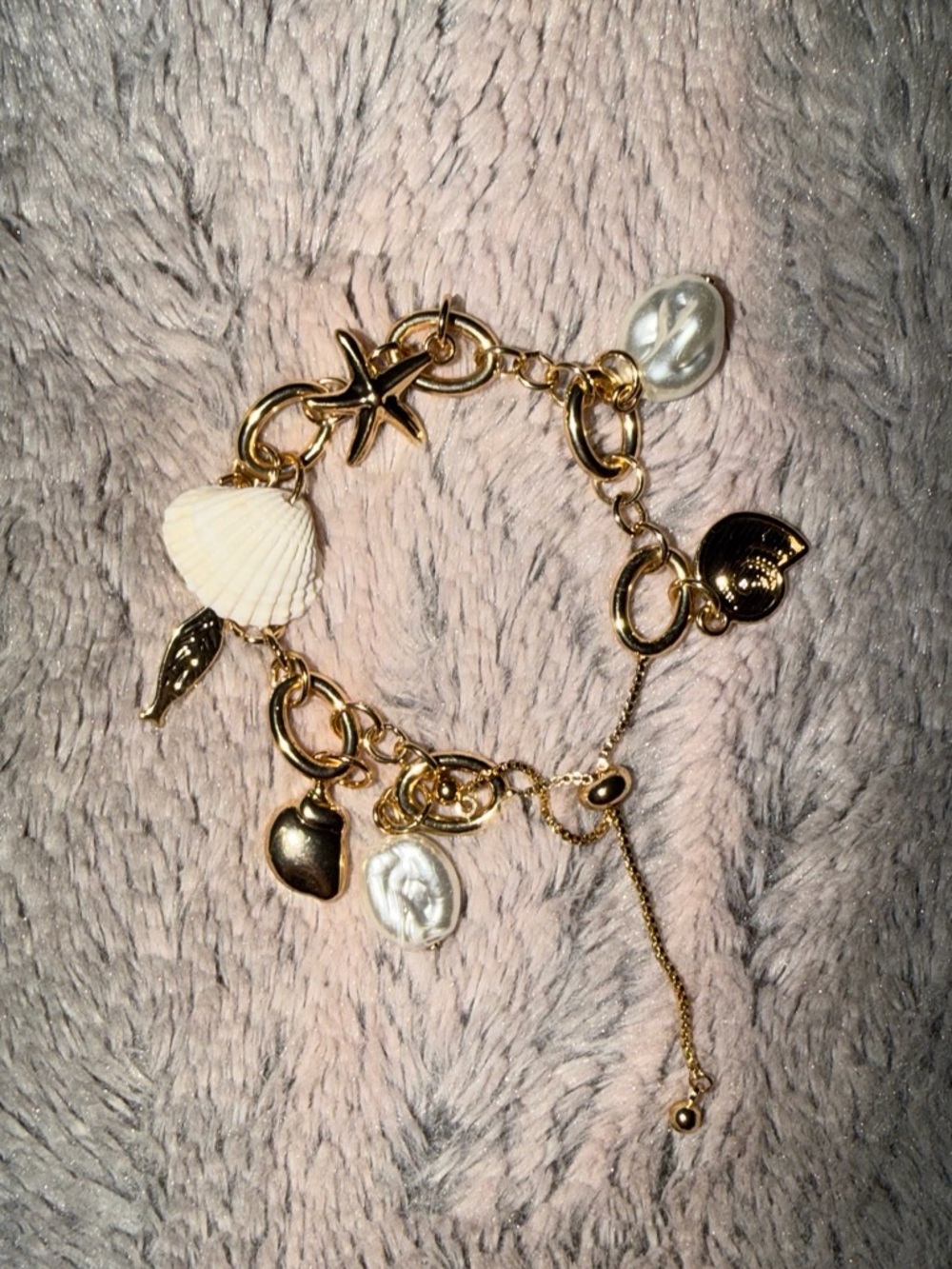 Gold Seashell Charm Bracelet in Gold